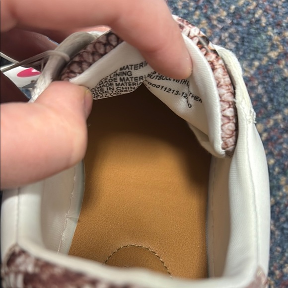 NWT Universal Thread White and Orange Sneakers with Fashionable Accents size 5 - Picture 14 of 16